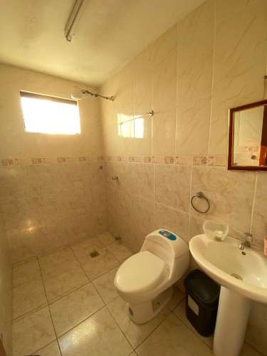 Casa en alquiler en zona av 3 pasos al frente1023971876