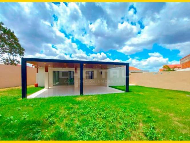 Amplia casa de una planta en alquiler en condominio fontana la riviera 12100313249