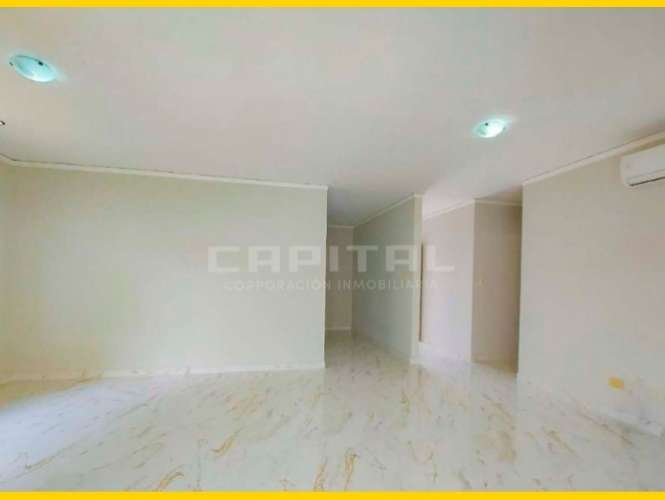 Amplia casa de una planta en alquiler en condominio fontana la riviera 12100313249