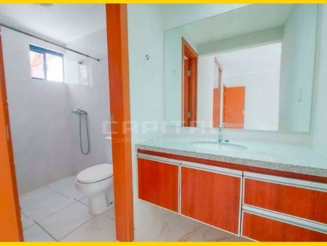 Amplia casa de una planta en alquiler en condominio fontana la riviera 12100313249