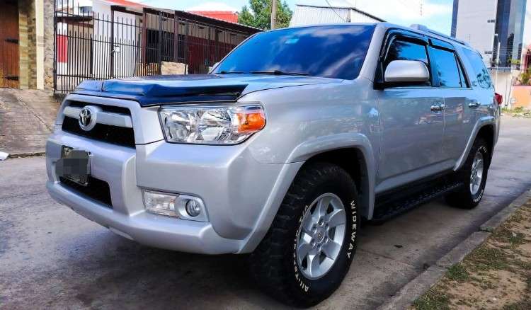 Vendo toyota runner 2013 de toyosa impecable cel 75018362 3 filas de asiento 4x4 radio android cámara de retro pisos bandeja llantas nuevas perfecto estado1113764078