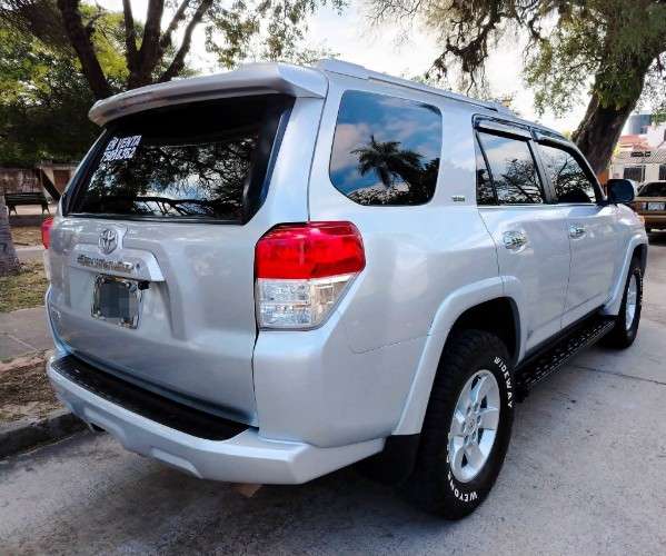 Vendo toyota runner 2013 de toyosa impecable cel 75018362 3 filas de asiento 4x4 radio android cámara de retro pisos bandeja llantas nuevas perfecto estado1113764078