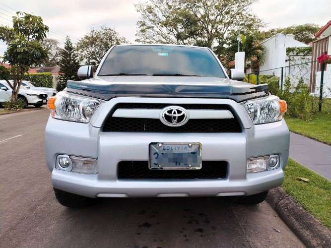 Vendo toyota runner 2013 de toyosa impecable cel 75018362 3 filas de asiento 4x4 radio android cámara de retro pisos bandeja llantas nuevas perfecto estado1113764078