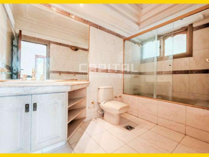 Casa para empresa o negocio en alquiler zona equipetrol724173704