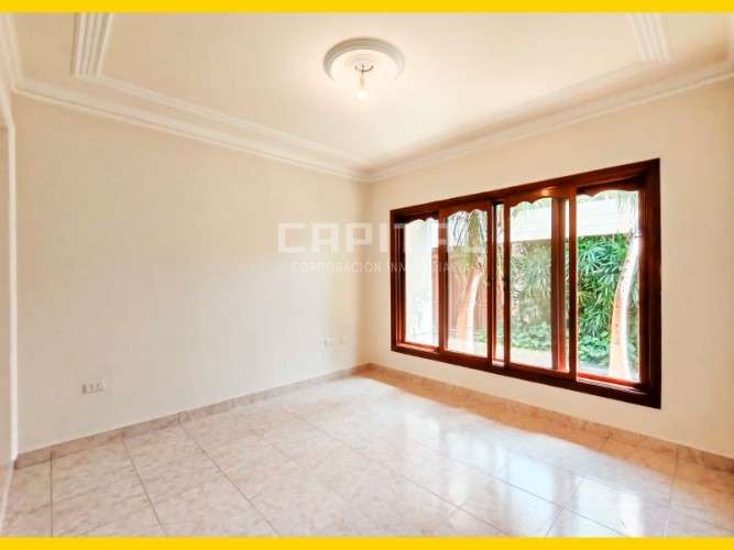 Casa para empresa o negocio en alquiler zona equipetrol724173704