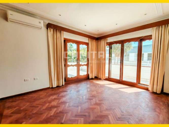 Casa para empresa o negocio en alquiler zona equipetrol724173704