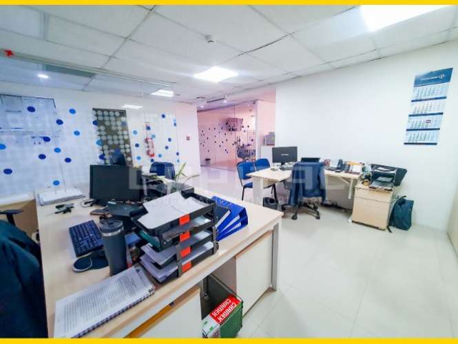 En edificio empresarial – alquilo oficina para empresa de primer nivel1935829393