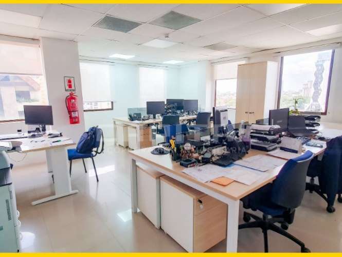 En edificio empresarial – alquilo oficina para empresa de primer nivel1935829393