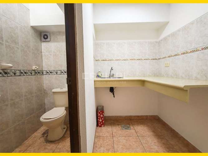 Locales comerciales en alquiler sobre avenida beni482935376
