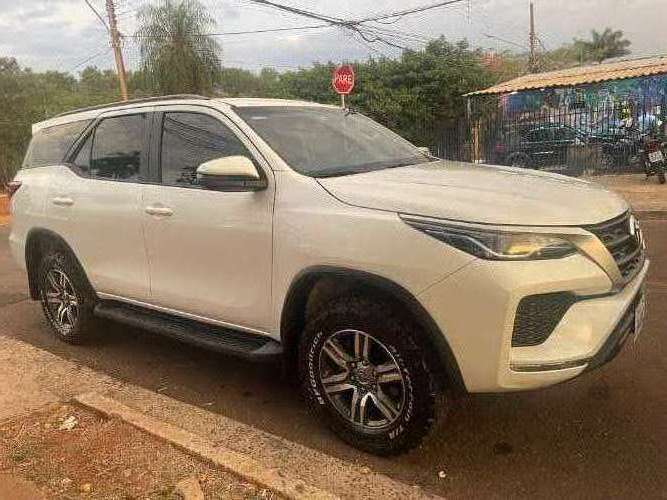Toyota fortuner 2024 4x4 automática - potencia y aventura1988886243