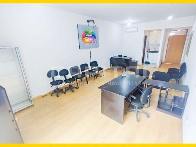 En edificio tres carabelas alquilo oficina1070838681