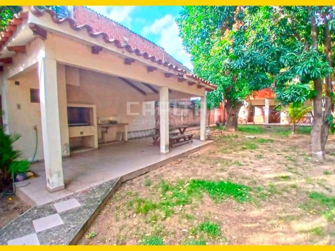 Sobre la av. la barranca entre 3er y 4to anillo. vendo casa a precio de terreno548361367