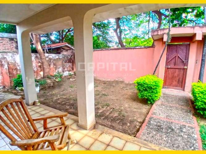 Sobre la av. la barranca entre 3er y 4to anillo. vendo casa a precio de terreno548361367