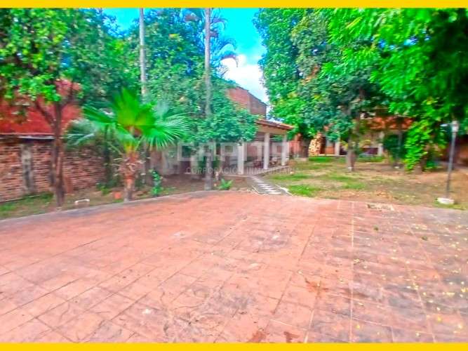 Sobre la av. la barranca entre 3er y 4to anillo. vendo casa a precio de terreno548361367