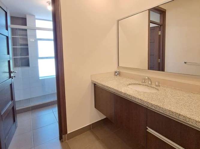 Elegante y amplio departamento amoblado en alquile, parque fidel anze, cochabamba976992591