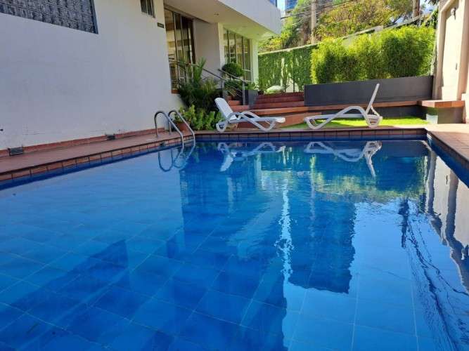 Elegante y amplio departamento amoblado en alquile, parque fidel anze, cochabamba976992591