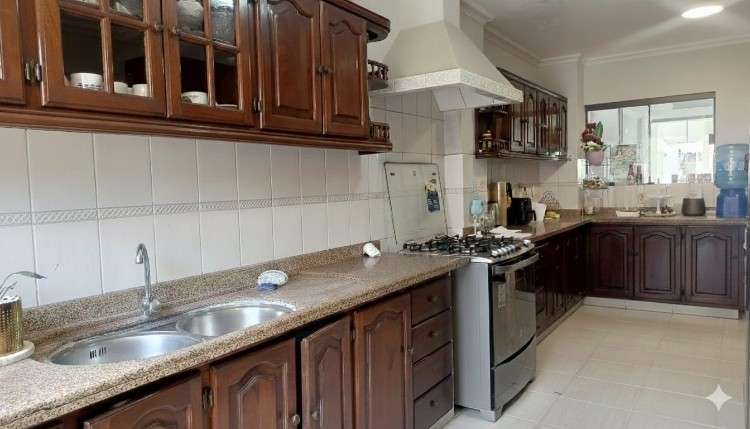 Amplia casa en venta inmediaciones de las palmas1390459242