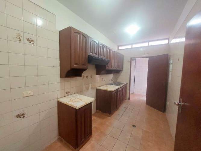 casa en alquiler de 3 dormitorios en condominio523697552