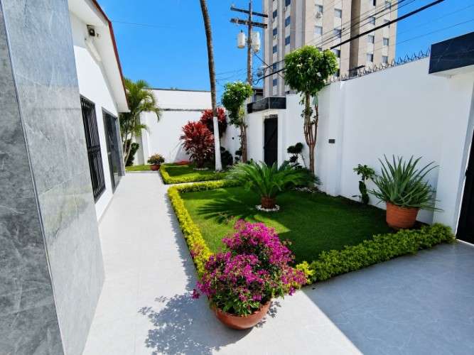 Amplia casa en alquiler para vivienda y/o empresa1062070241