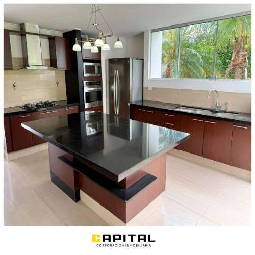 Colinas del urubo i – amplia casa amoblada en alquiler976670431