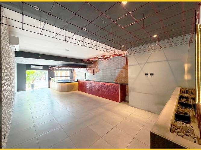 Local comercial sobre avenida los cusis18416080