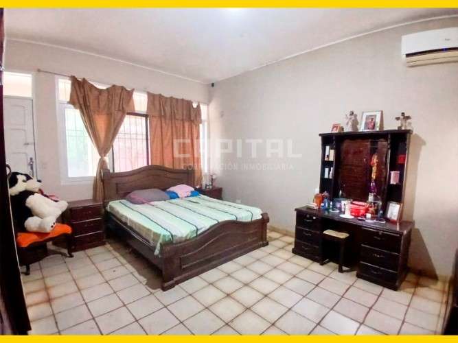 Sobre la av. la barranca entre 3er y 4to anillo. vendo casa a precio de terreno548361367