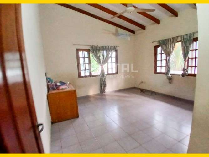 Sobre la av. la barranca entre 3er y 4to anillo. vendo casa a precio de terreno548361367