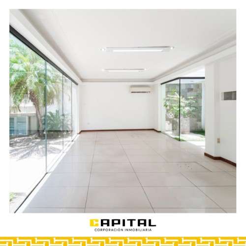 Amplia casa en venta sobre calle sucre – a una cuadra del 1er anillo896158414