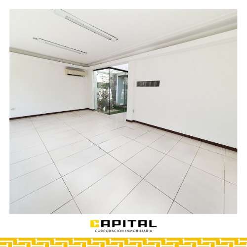 Amplia casa en venta sobre calle sucre – a una cuadra del 1er anillo896158414