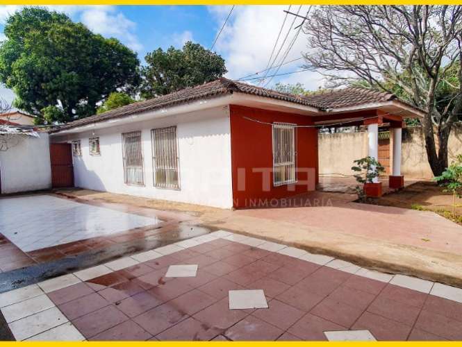 Zona de transito – casa en venta en esquina de una planta1522613181