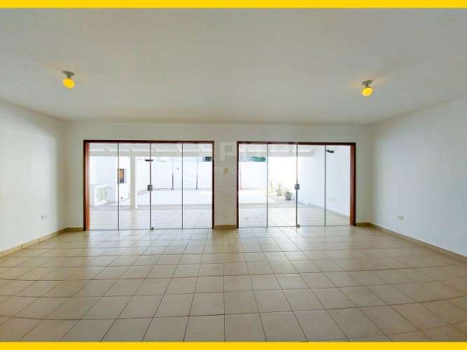 Amplia casa en alquiler en barrio las palmas931645615