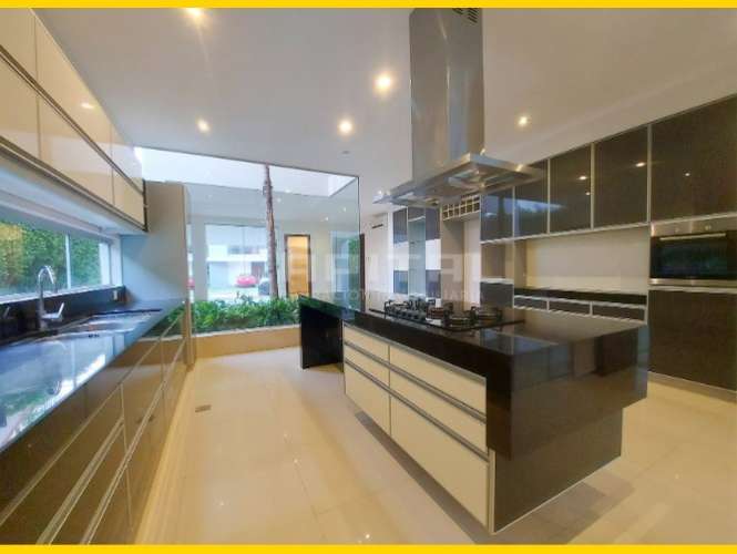 Amplia casa en alquiler en condominio colinas i1684353157