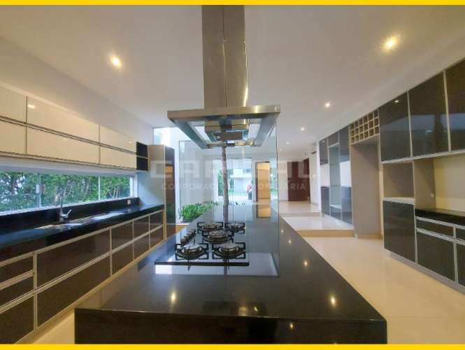 Amplia casa en alquiler en condominio colinas i1684353157