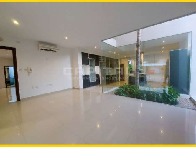 Amplia casa en alquiler en condominio colinas i1684353157