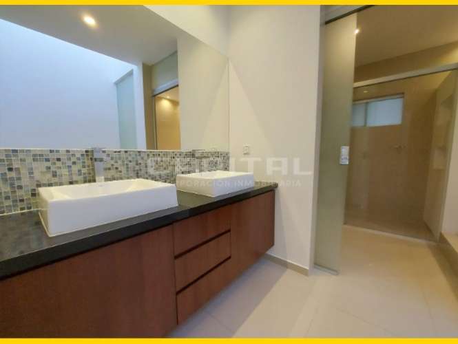 Amplia casa en alquiler en condominio colinas i1684353157