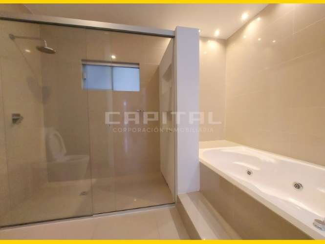 Amplia casa en alquiler en condominio colinas i1684353157