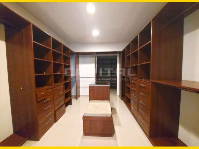 Amplia casa en alquiler en condominio colinas i1684353157