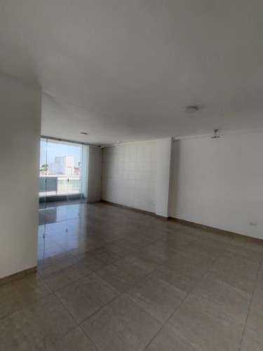 Edificio multifamiliar en venta en las palmas677087742