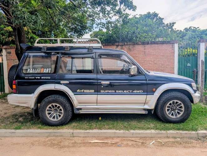 1993 mitsubishi pajero 4 x 41553762855
