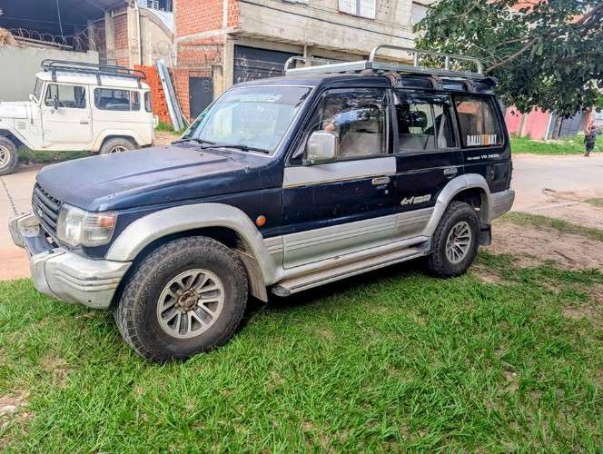 1993 mitsubishi pajero 4 x 41553762855