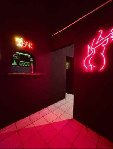 Nigth club amoblado en alquiler sobre av principal comercial 750332131360813623