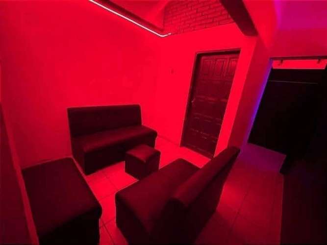Nigth club amoblado en alquiler sobre av principal comercial 750332131360813623