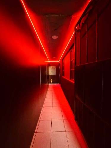 Nigth club amoblado en alquiler sobre av principal comercial 750332131360813623