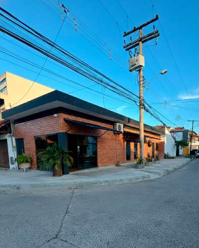 Casa comercial con negocios en venta1959807862
