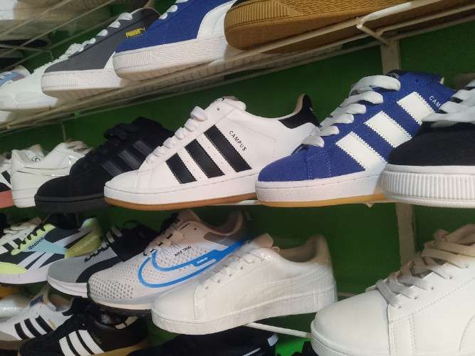 Zapatos brasileros y peruanos962407266