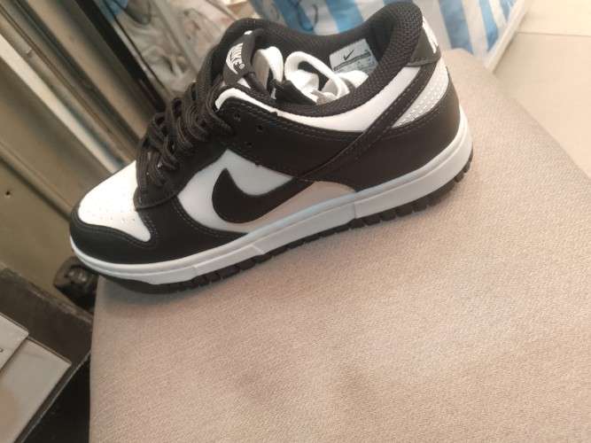 Zapatos brasileros y peruanos962407266