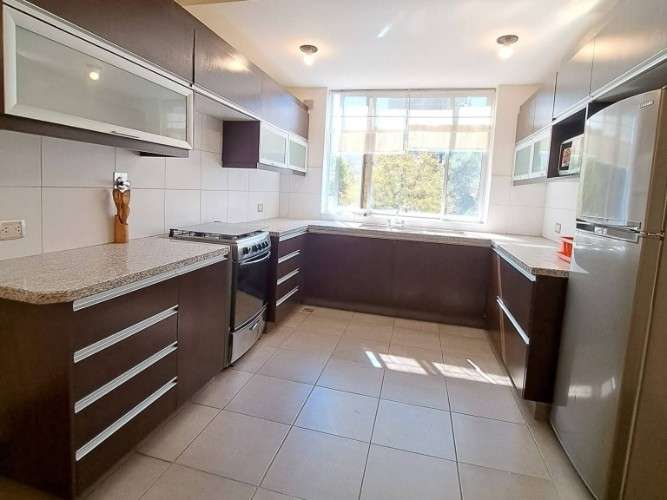 Elegante y amplio departamento amoblado en alquile, parque fidel anze, cochabamba976992591