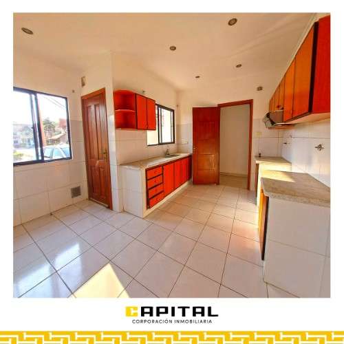 Amplia casa en alquiler en condominio zona el remanso365185215