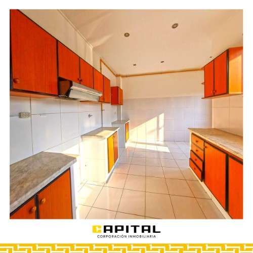 Amplia casa en alquiler en condominio zona el remanso365185215