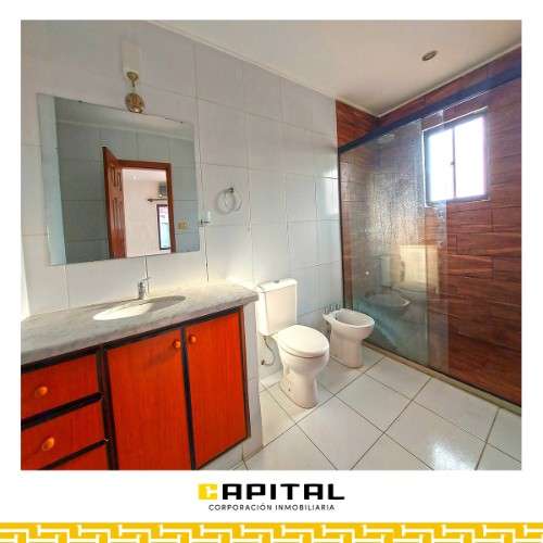 Amplia casa en alquiler en condominio zona el remanso365185215